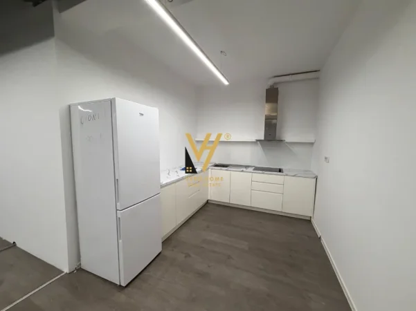 Tirane, jepet me qera zyre Kati 6, 180 m² 3.000 € (KOMUNA E PARISIT)