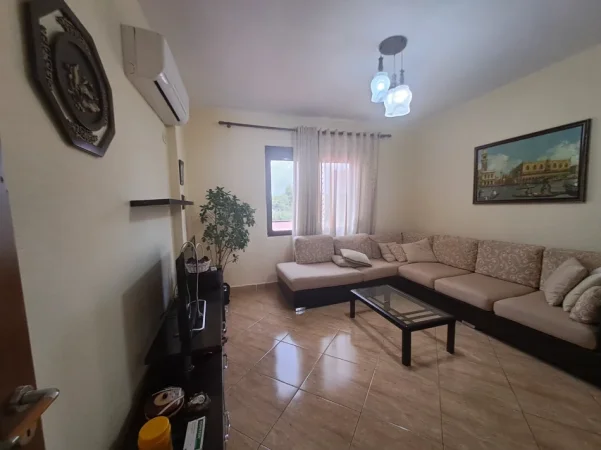 Tirane, jepet me qera Vile 2+1+Ballkon Kati 2, 80 m² 500 € (Laprake/Rr.Pandi Dardha)