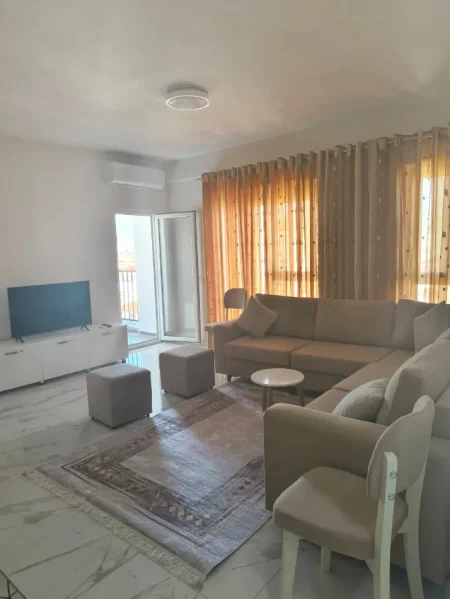 Tirane, jepet me qera apartament 1+1+Ballkon Kati 7, 70 m² 550 € (Rruga 5 Maji)