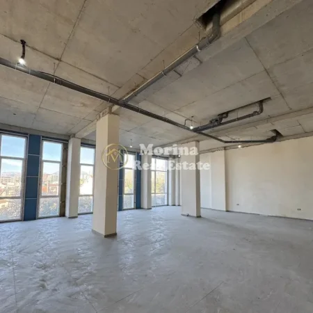 Tirane, jepet me qera ambjent biznesi Kati 1, 1.130 m² 3.300 € (Bulevardi i Ri)