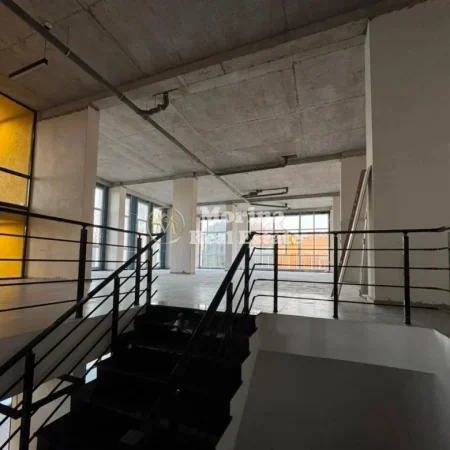 Tirane, jepet me qera ambjent biznesi Kati 1, 1.130 m² 3.300 € (Bulevardi i Ri)