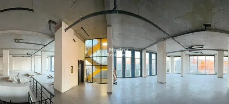 Tirane, jepet me qera ambjent biznesi Kati 1, 1.130 m² 3.300 € (Bulevardi i Ri)