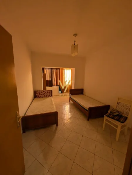 Tirane, jepet me qera apartament 2+1+Ballkon Kati 1, 100 m² 670 € (ALI DEMI)