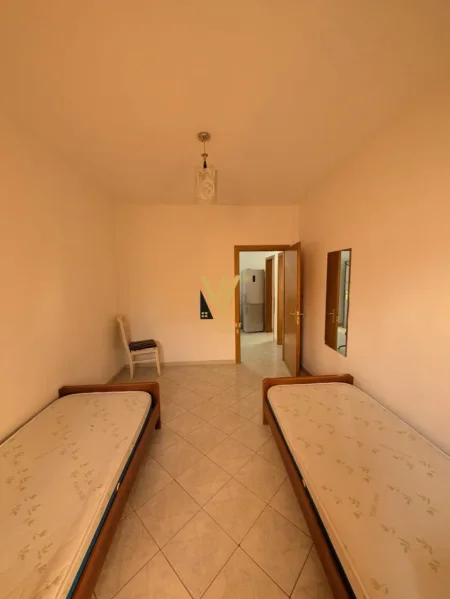 Tirane, jepet me qera apartament 2+1+Ballkon Kati 1, 100 m² 670 € (ALI DEMI)