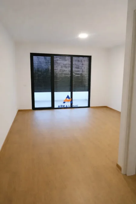 Tirane, jepet me qera apartament 3+1+Ballkon Kati 1, 110 m² 833 € 