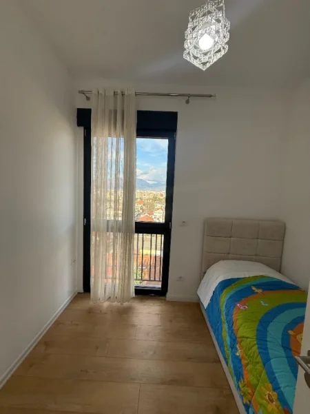 Tirane, jepet me qera apartament 2+1 Kati 5, 700 € 