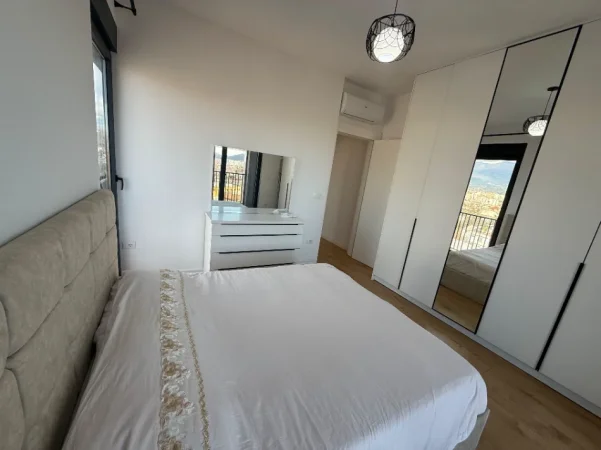 Tirane, jepet me qera apartament 2+1 Kati 5, 700 € 