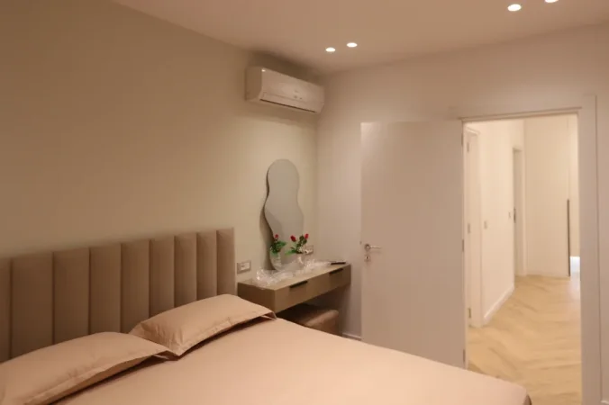 Tirane, jepet me qera apartament 2+1+Ballkon , 120 m² 1.700 € (Pazari i ri)