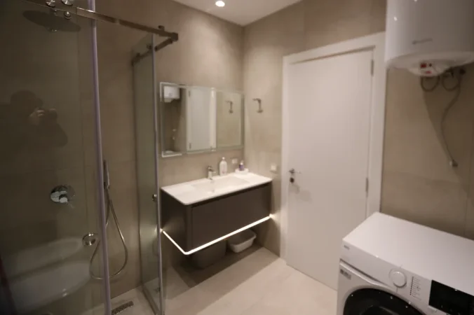 Tirane, jepet me qera apartament 2+1+Ballkon , 120 m² 1.700 € (Pazari i ri)