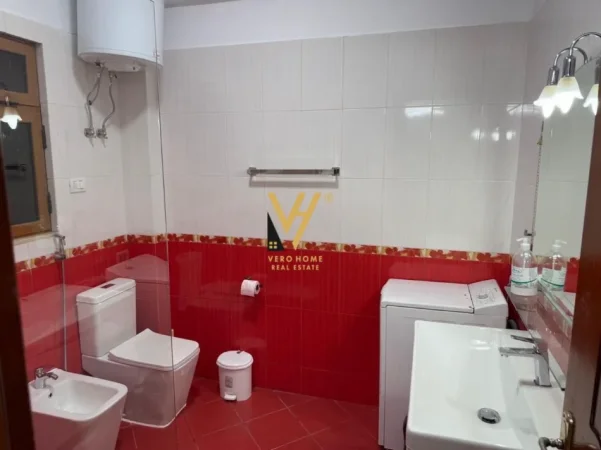 Tirane, jepet me qera apartament 2+1+Ballkon Kati 3, 110 m² 600 € (SAUK)