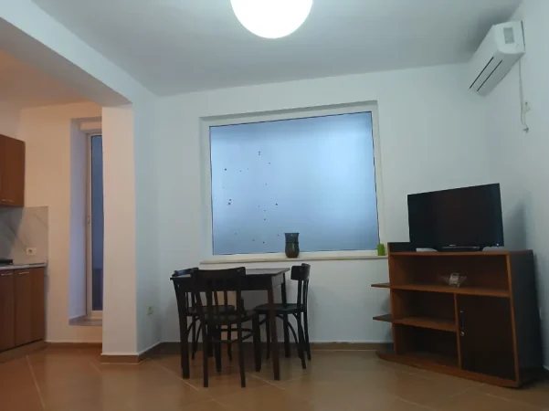 Tirane, jepet me qera apartament 1+1+Ballkon Kati 1, 64 m² 520 € (Rruga Fadil Rada)