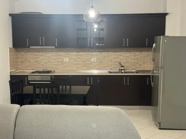 Tirane, jepet me qera apartament 2+1 Kati 8, 105 m² 500 € (Astir)