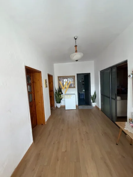 Tirane, jepet me qera Vile 3 Katshe Kati 0, 310 m² 2.000 € (FRESKU)