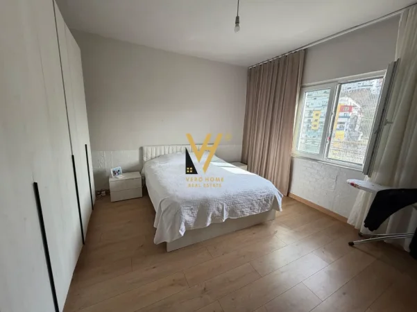 Tirane, jepet me qera Vile 3 Katshe Kati 0, 310 m² 2.000 € (FRESKU)