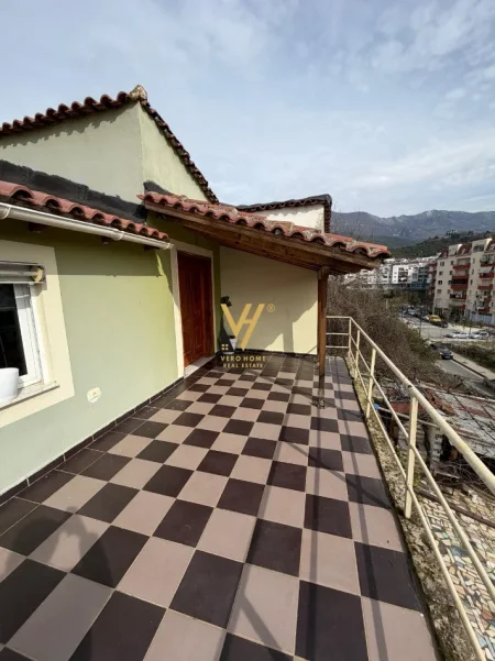 Tirane, jepet me qera Vile 3 Katshe Kati 0, 310 m² 2.000 € (FRESKU)