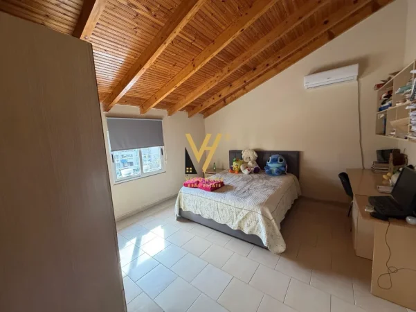 Tirane, jepet me qera Vile 3 Katshe Kati 0, 310 m² 2.000 € (FRESKU)