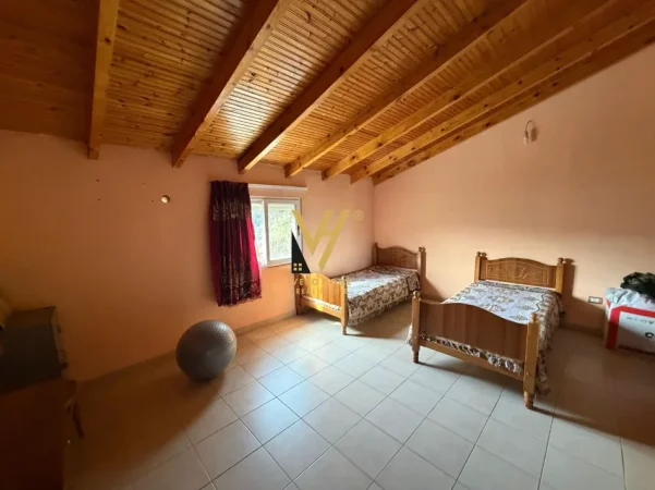 Tirane, jepet me qera Vile 3 Katshe Kati 0, 310 m² 2.000 € (FRESKU)