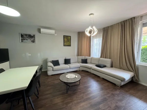 Tirane, jepet me qera apartament 1+1 Kati 1,
