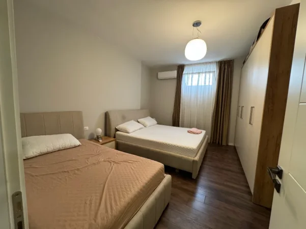 Tirane, jepet me qera apartament 1+1 Kati 1,