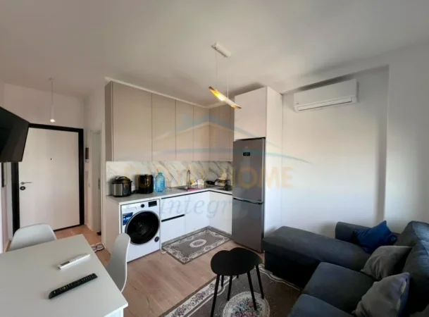 Tirane, jepet me qera apartament 1+1 Kati 10, 45 m² 500 € (Bedri karapici)