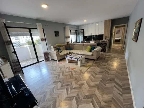 Tirane, jepet me qera apartament 2+1 , 135 m² 189.000 € (5maji)