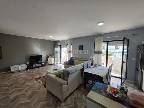 Tirane, jepet me qera apartament 2+1 , 135 m² 189.000 € (5maji)