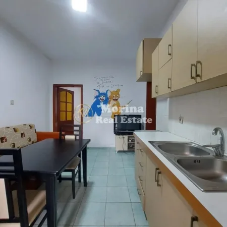 Tirane, jepet me qera apartament 1+1 Kati 1, 35 m² 330 € (Rruga 5 Maji)