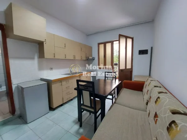 Tirane, jepet me qera apartament 1+1 Kati 1, 35 m² 330 € (Rruga 5 Maji)