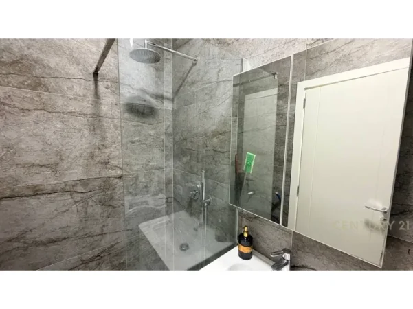 Tirane, jepet me qera apartament 2+1 Kati 5, 105 m² 750 € (Liqeni i Thate)
