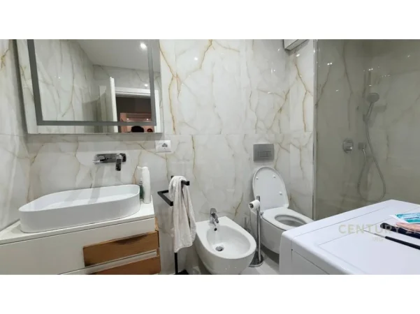 Tirane, jepet me qera apartament 2+1 Kati 5, 105 m² 750 € (Liqeni i Thate)