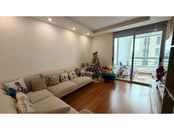 Tirane, jepet me qera apartament 2+1 Kati 5, 105 m² 750 € (Liqeni i Thate)