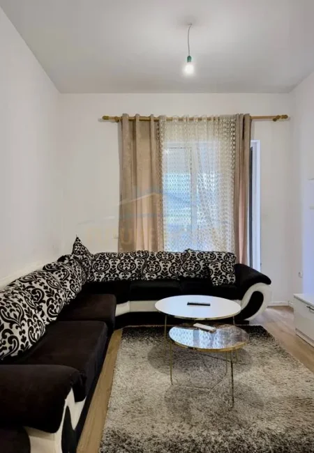 Tirane, jepet me qera apartament 2+1 Kati 4, 75 m² 550 € 