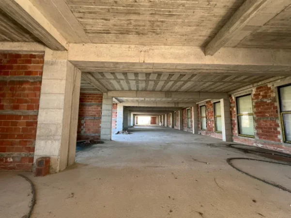 Tirane, jepet me qera magazine Kati 0, 2.000 m² 8.000 € (Bulevardi Blu)