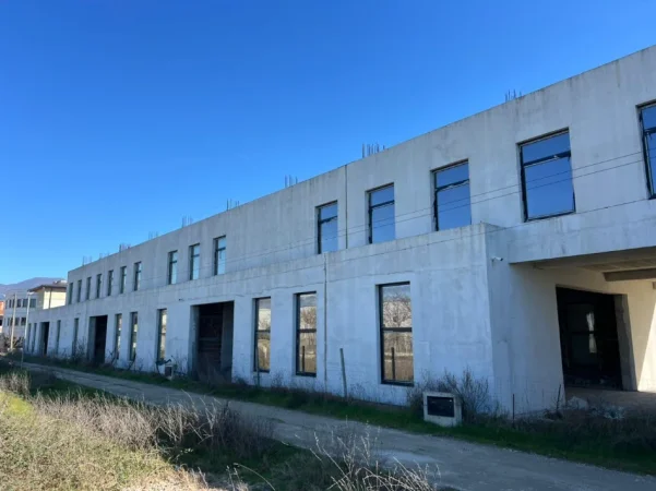 Tirane, jepet me qera magazine Kati 0, 2.000 m² 8.000 € (Bulevardi Blu)