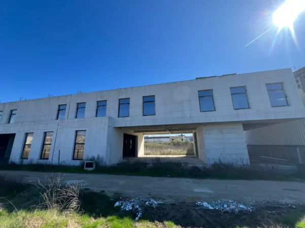 Tirane, jepet me qera magazine Kati 0, 2.000 m² 8.000 € (Bulevardi Blu)