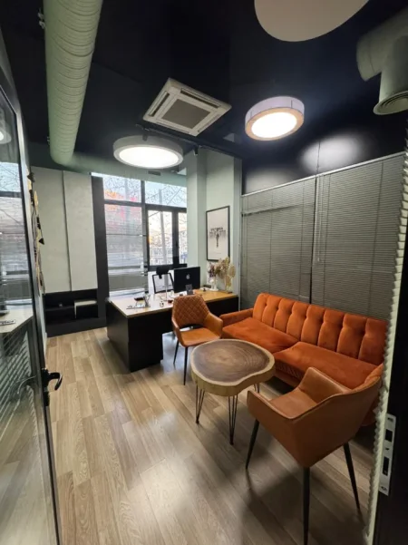 Tirane, jepet me qera ambjent biznesi Kati 1, 270 m² 2.000 € (TEK OZONI)