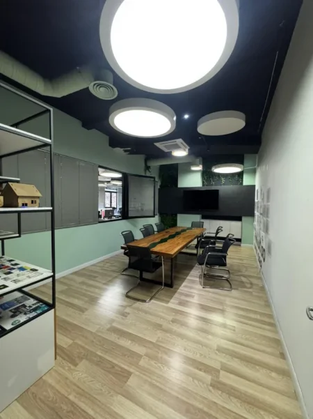 Tirane, jepet me qera ambjent biznesi Kati 1, 270 m² 2.000 € (TEK OZONI)