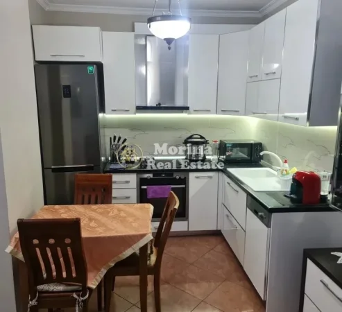 Tirane, jepet me qera apartament 2+1 Kati 5, 105 m² 1.200 € (Sheshi Skenderbej)