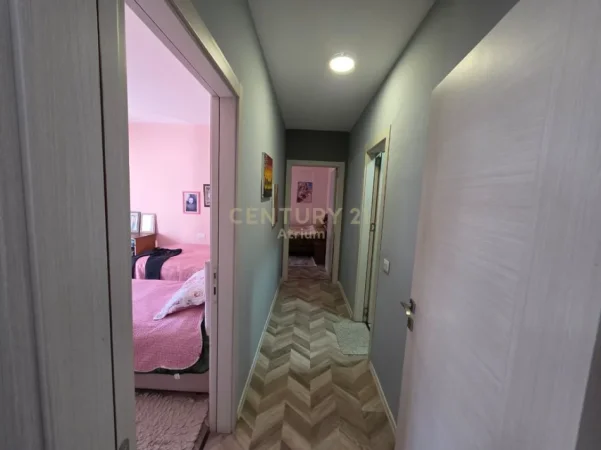 Tirane, shitet apartament 2+1 Kati 2, 135 m² 189.000 € (Rruga 5 Maji)