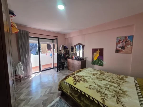 Tirane, shitet apartament 2+1 Kati 2, 135 m² 189.000 € (Rruga 5 Maji)