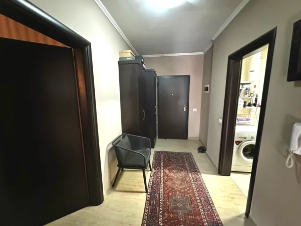 Tirane, jepet me qera apartament 2+1+Ballkon Kati 4, 95 m² 