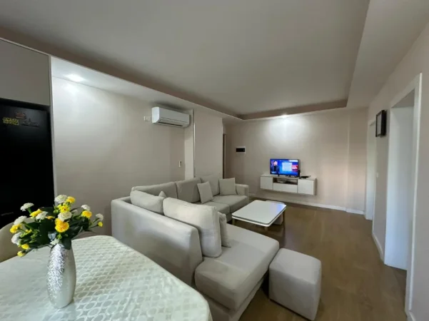 Tirane, jepet me qera apartament 1+1 Kati 1, 75 m² 800 € (Komuna e Parisit)