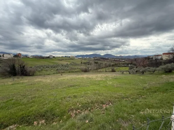 Tirane, shitet toke , 11.500 m² 1.800.000 € (Farke e Vogel)