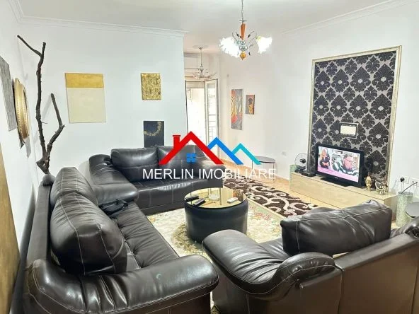 Tirane, jepet me qera apartament 2+1+Ballkon Kati 3, 115 m² 700 € (RRUGA AT ZEF PELLUMBI,ZOGU I ZI)