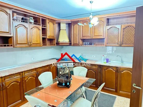Tirane, jepet me qera apartament 2+1+Ballkon Kati 3, 115 m² 700 € (RRUGA AT ZEF PELLUMBI,ZOGU I ZI)
