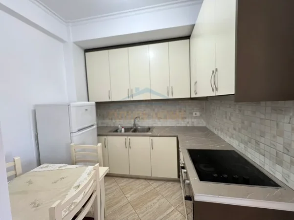 Tirane, jepet me qera apartament 2+1 Kati 7, 85 m² 600 € (Unaza e Re)