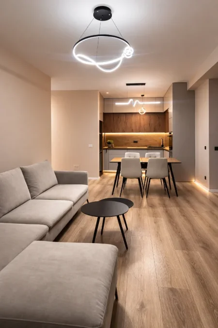 Tirane, jepet me qera apartament 2+1+Ballkon Kati 8, 92 m² 500 € (Univers City)