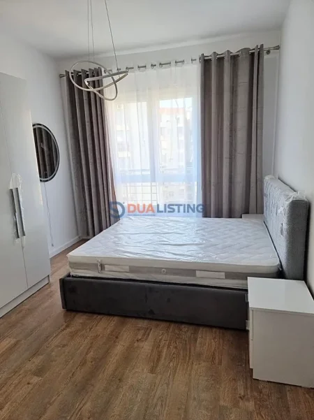 Tirane, jepet me qera apartament 1+1 , 70 m² 850 € (Komuna e Parisit)