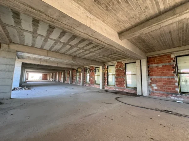 Tirane, jepet me qera ambjent biznesi , 2.000 m² 8.000 € (Kamëz)