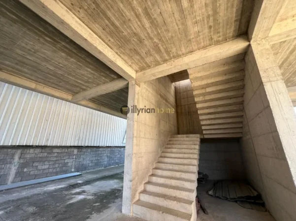 Tirane, jepet me qera ambjent biznesi , 2.000 m² 8.000 € (Kamëz)